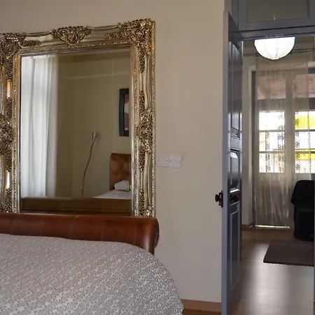 St. Lazaros Apartman *